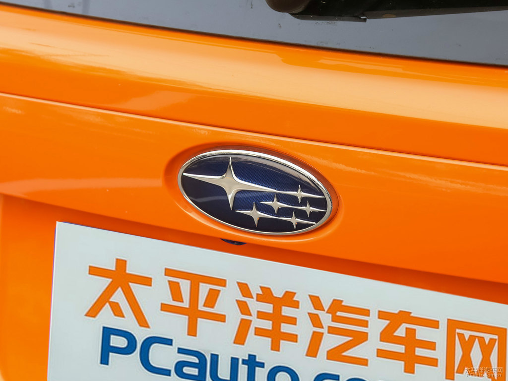 動感陽光橙斯巴魯XV車尾外觀圖片