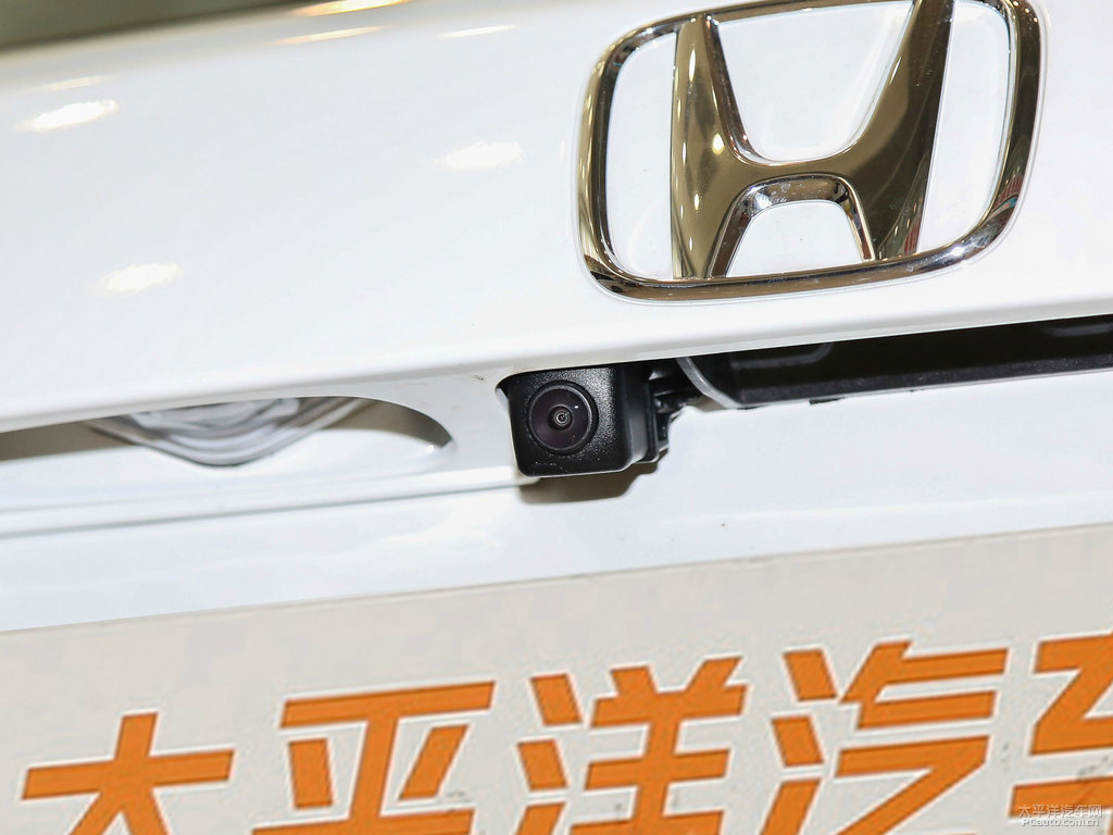 塔夫綢白繽智車尾外觀圖片