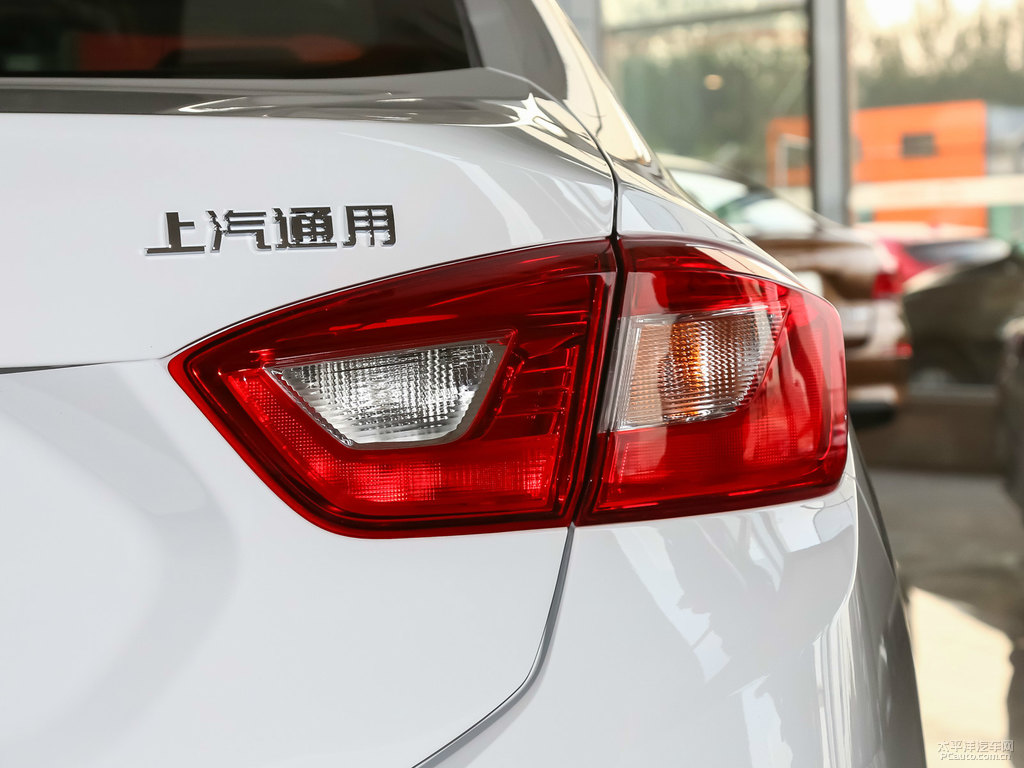 科魯茲車尾外觀圖片