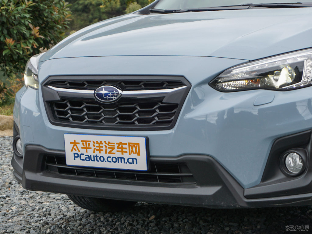 冰光卡其灰斯巴魯XV車頭外觀圖片