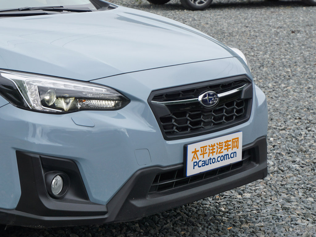冰光卡其灰斯巴魯XV車頭外觀圖片
