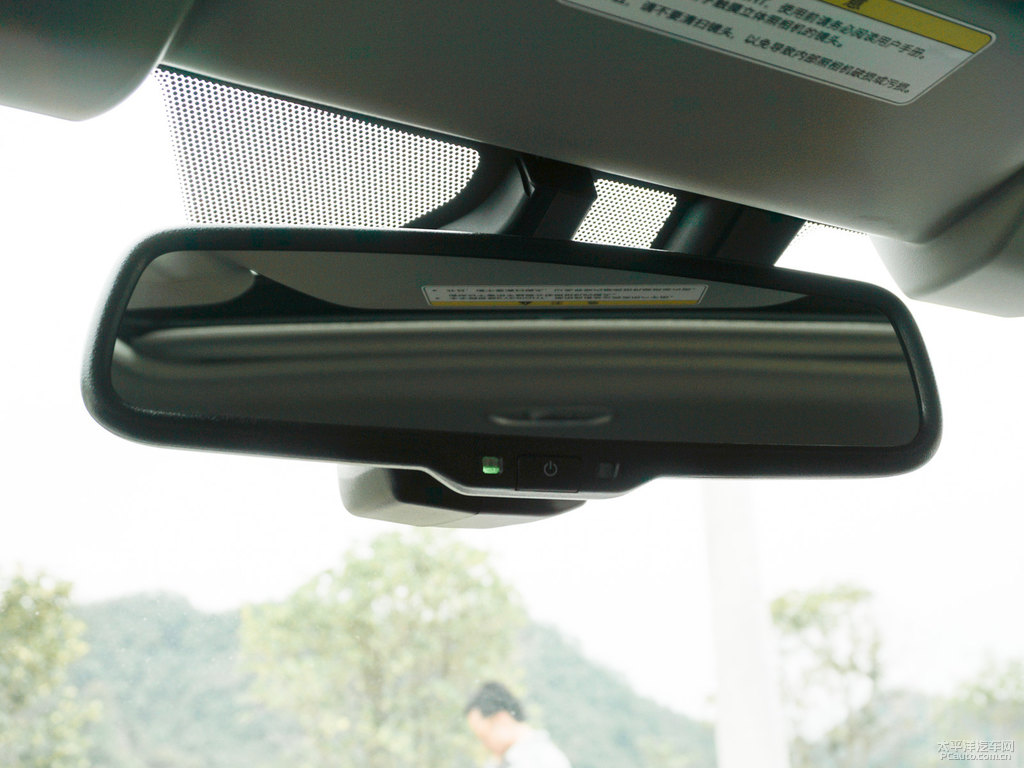 冰光卡其灰斯巴魯XV車廂內(nèi)飾圖片