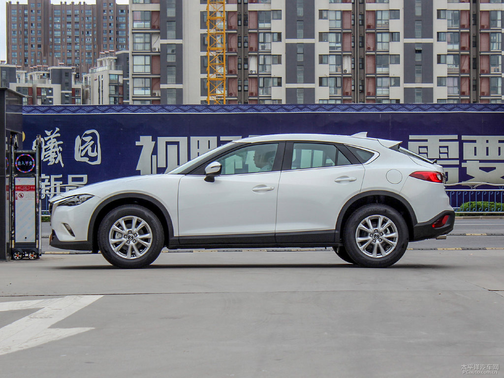 珠光白馬自達(dá)CX-4整車外觀外觀圖片