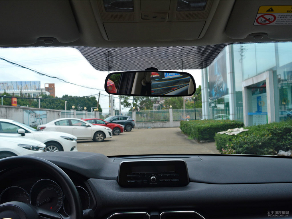 珠光白馬自達(dá)CX-5車廂內(nèi)飾圖片