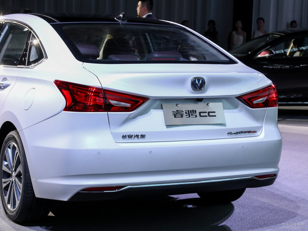 睿騁CC車尾外觀圖片