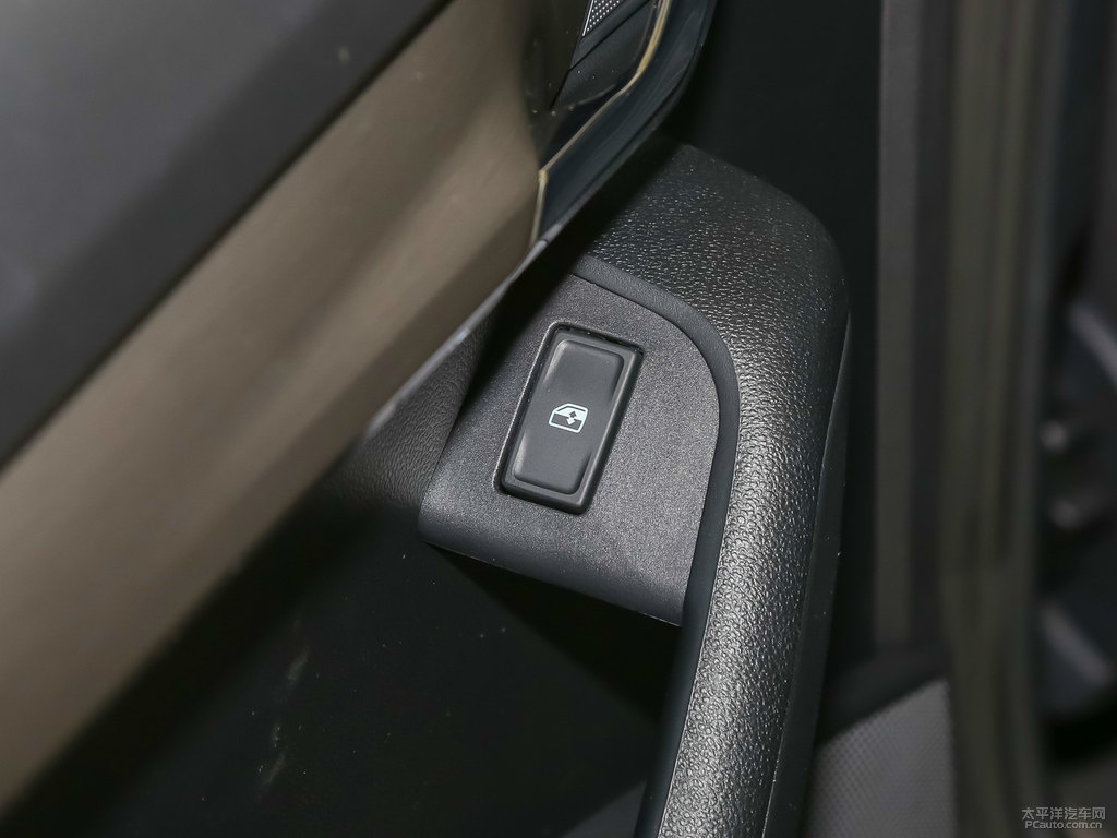 鉑光金明銳車廂內(nèi)飾圖片