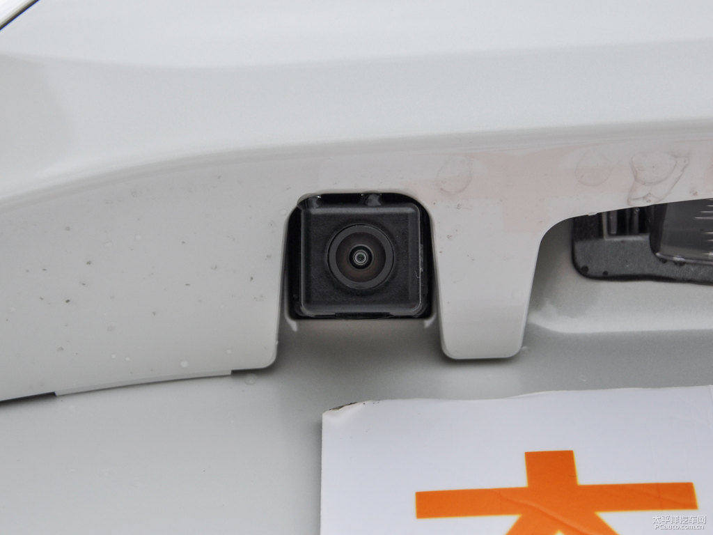 珍珠白歐藍(lán)德車尾外觀圖片