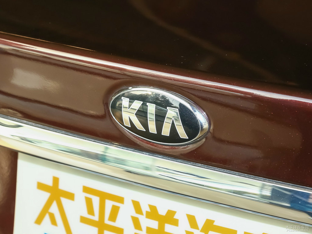 暗櫻紅起亞K3車(chē)尾外觀圖片
