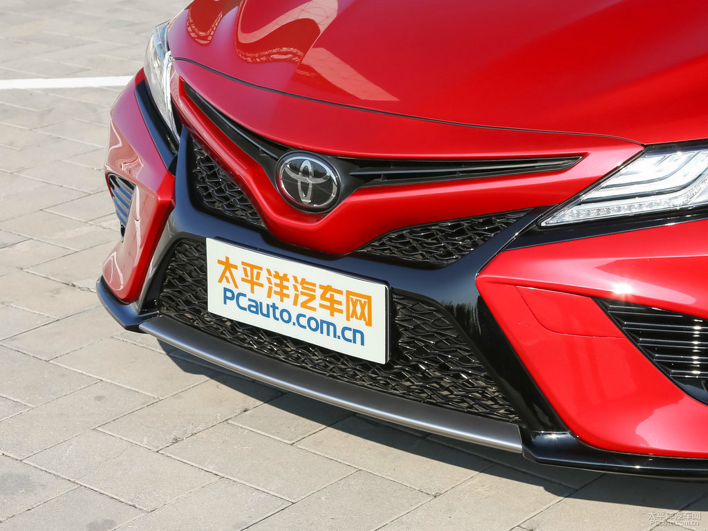 珊瑚紅黑雙色凱美瑞車頭外觀圖片