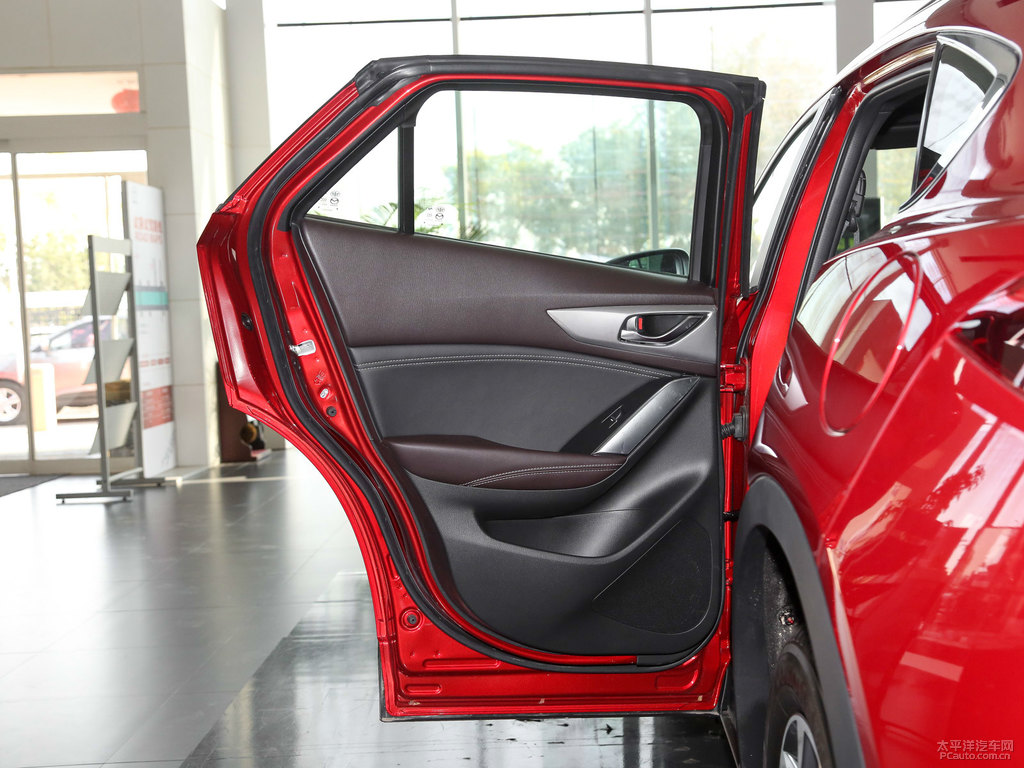 魂動紅馬自達(dá)CX-4車廂內(nèi)飾圖片