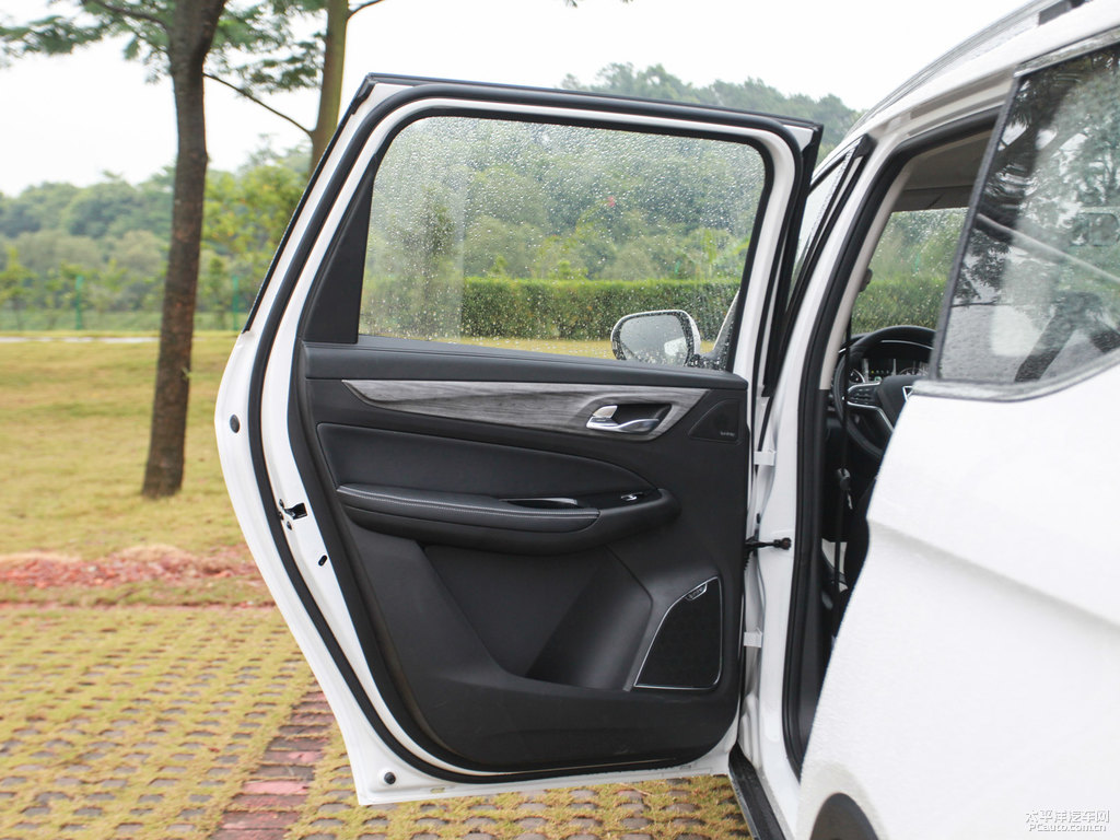 糖果白寶駿730車廂內(nèi)飾圖片