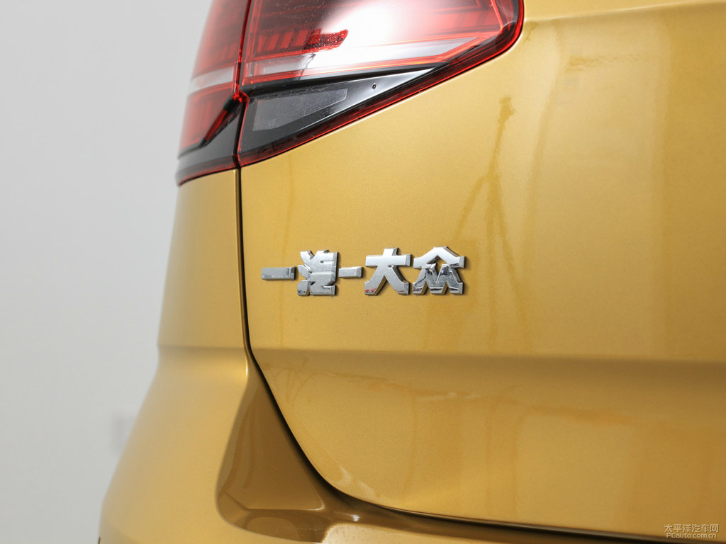 卡庫(kù)金高爾夫車尾外觀圖片