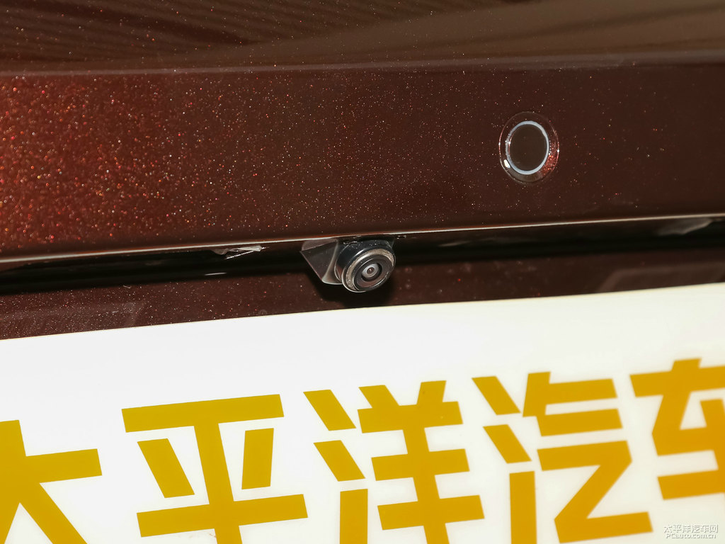 云母紅遠(yuǎn)景車尾外觀圖片