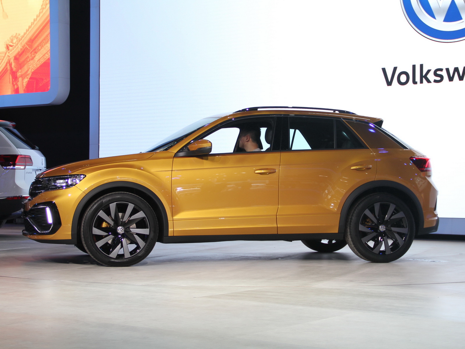 T-ROC()DƬ