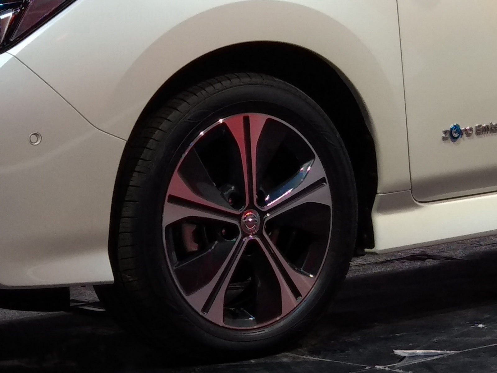聆風(fēng)Leaf車展高清大圖