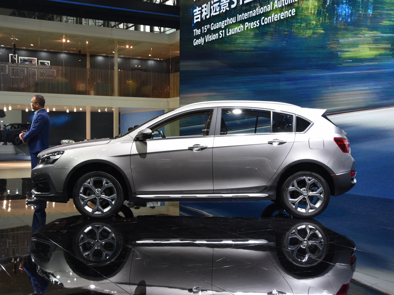 遠(yuǎn)景S1車展高清大圖