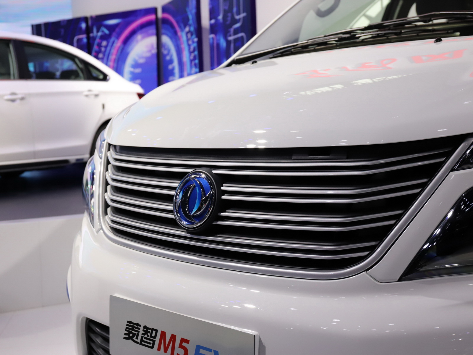 菱智M5新能源車(chē)展高清大圖