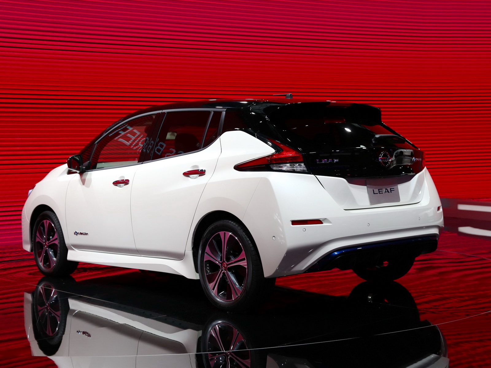 聆風(fēng)Leaf車展高清大圖