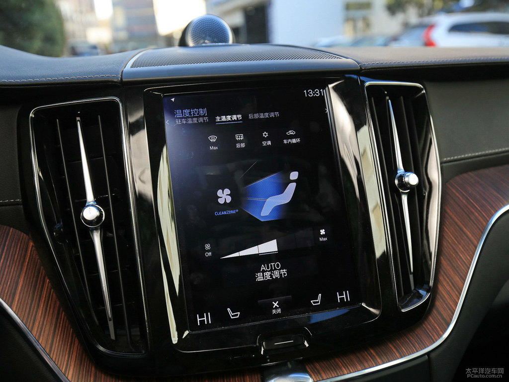 水晶白沃爾沃XC60中控內(nèi)飾圖片