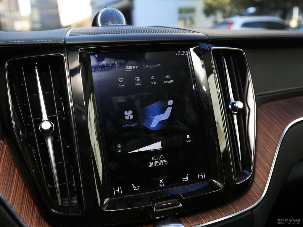 水晶白沃爾沃XC60中控內(nèi)飾圖片