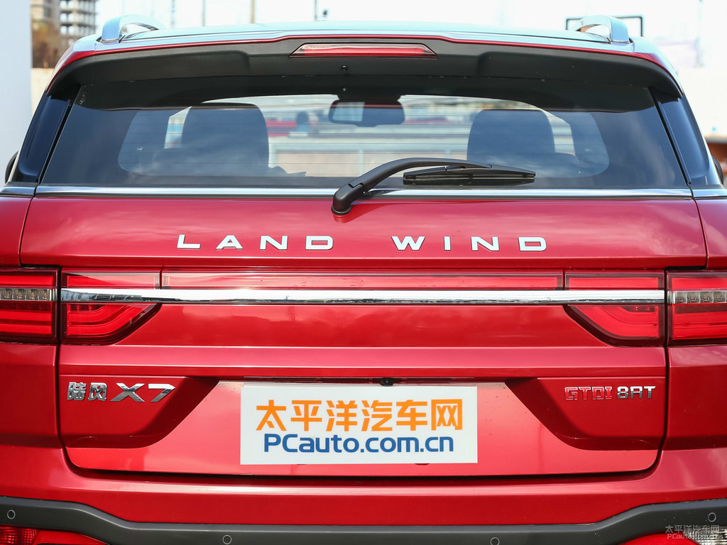 中國紅陸風(fēng)X7車尾外觀圖片