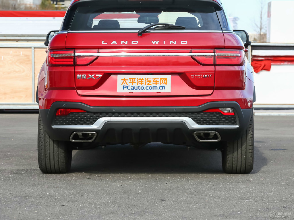 中國(guó)紅陸風(fēng)X7車尾外觀圖片