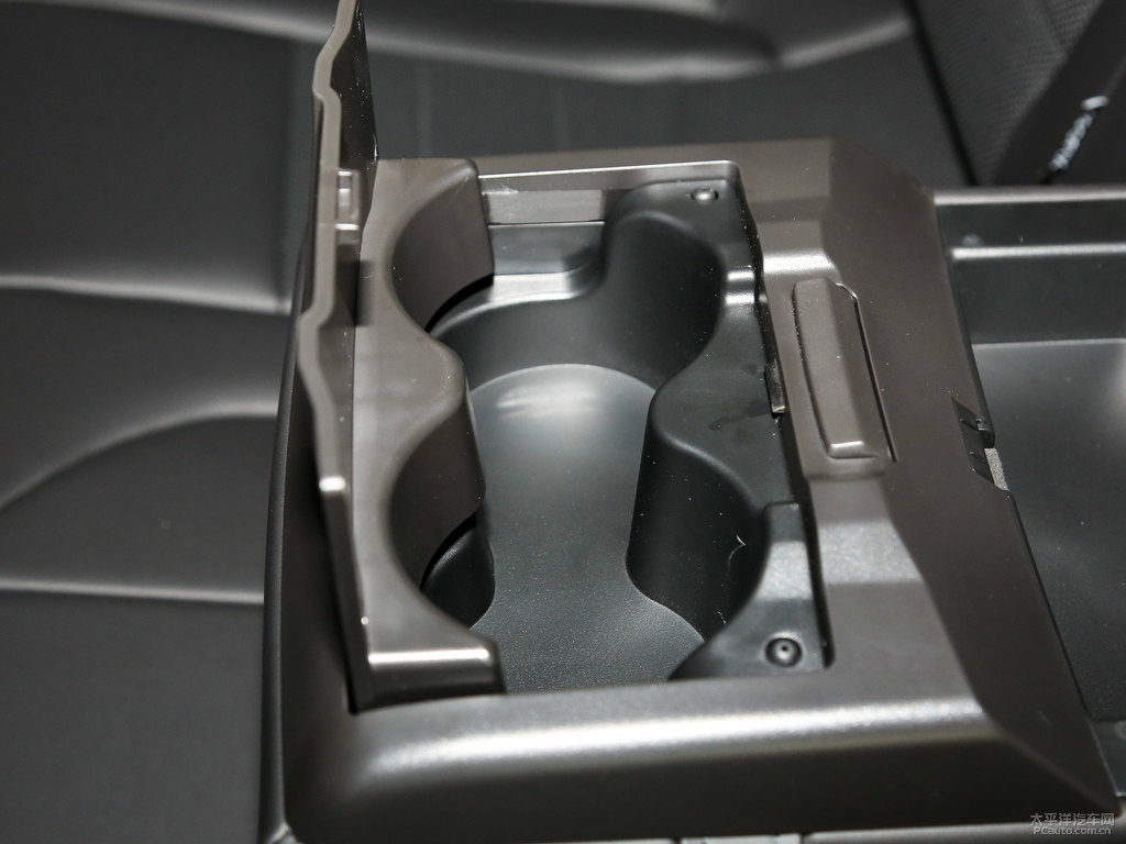 炫晶黑魏牌 VV5儲物空間空間圖片