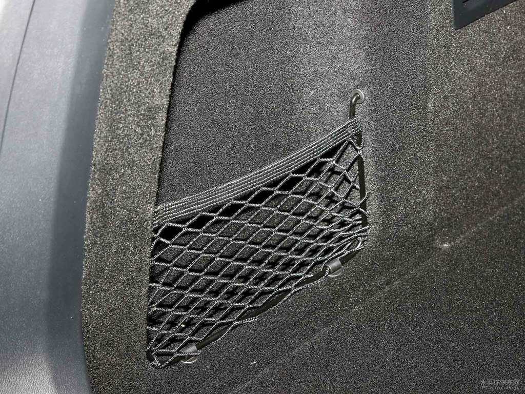 炫晶黑魏牌 VV5后備廂空間圖片