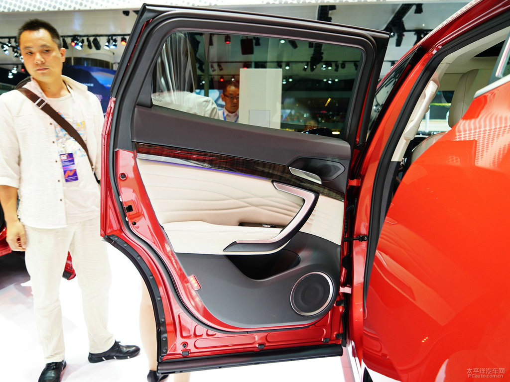 馬爾斯紅WEY P8車廂內(nèi)飾圖片