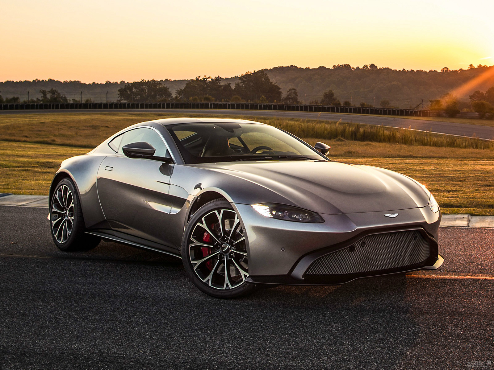 V8 Vantage܇^^DƬ