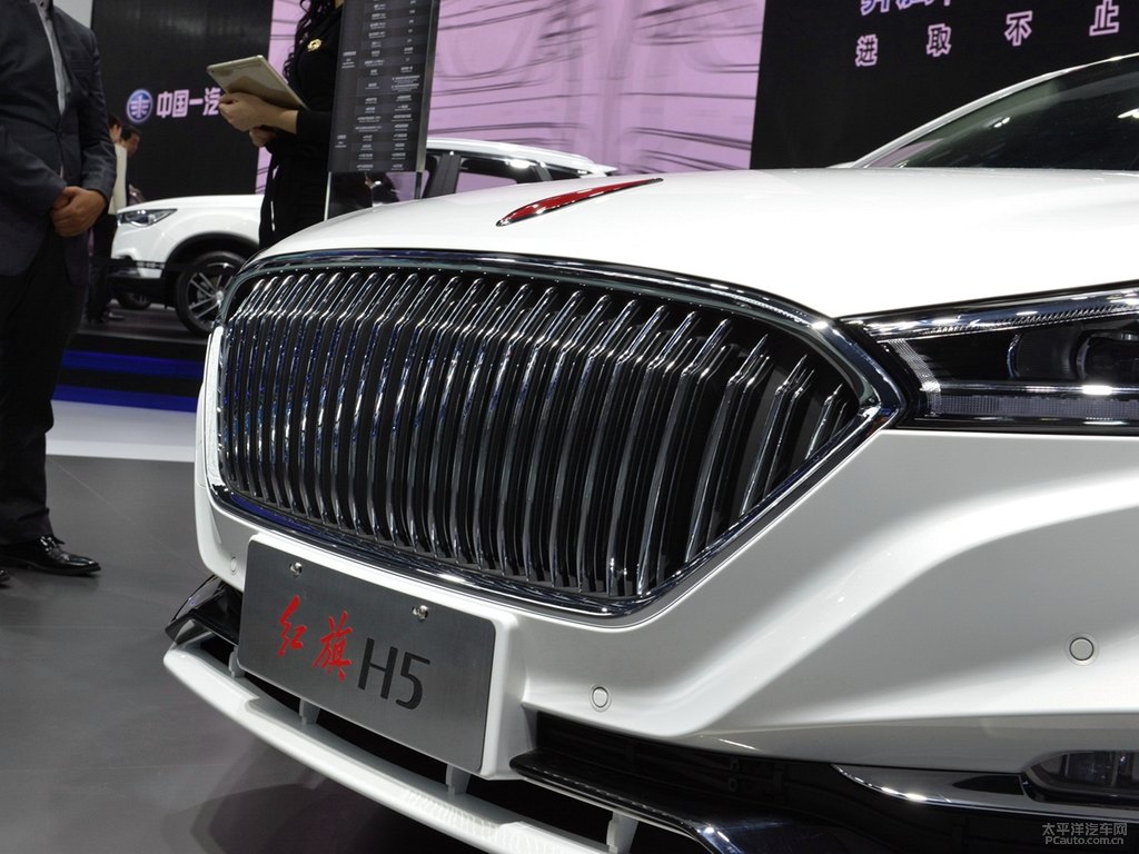 珠光白紅旗H5經(jīng)典車頭外觀圖片