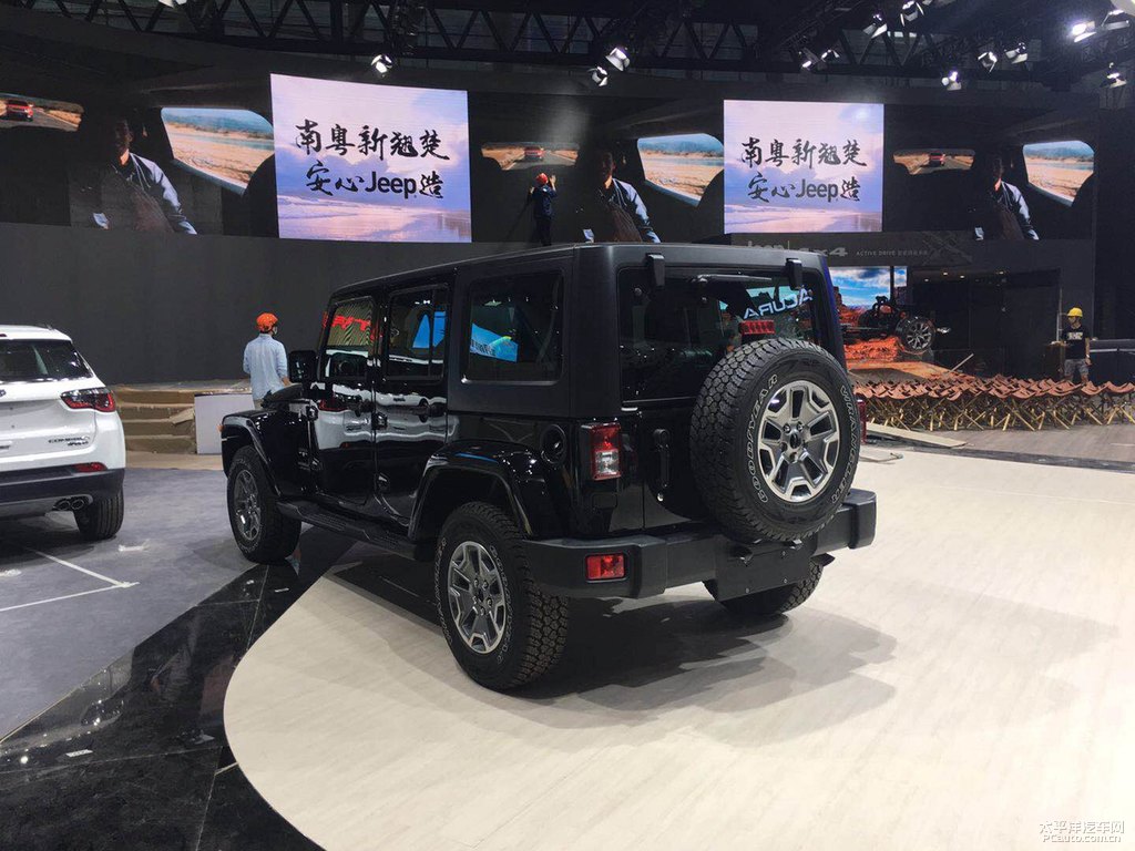 醇黑牧馬人整車外觀外觀圖片