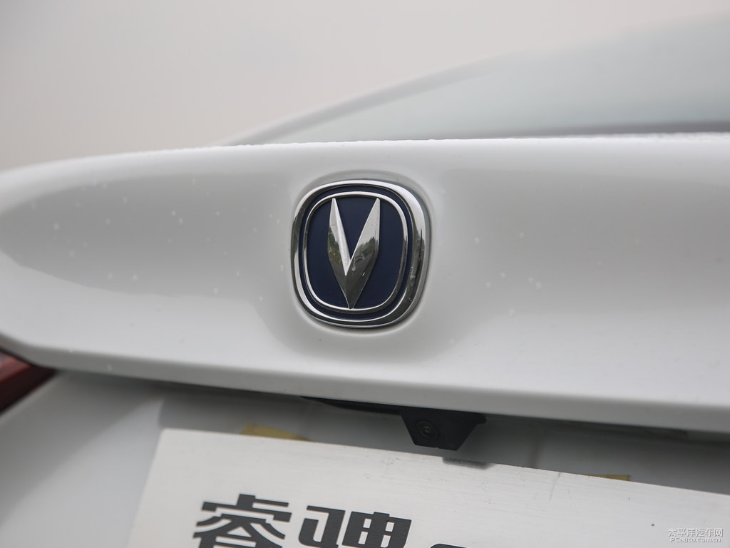 睿騁CC車尾外觀圖片