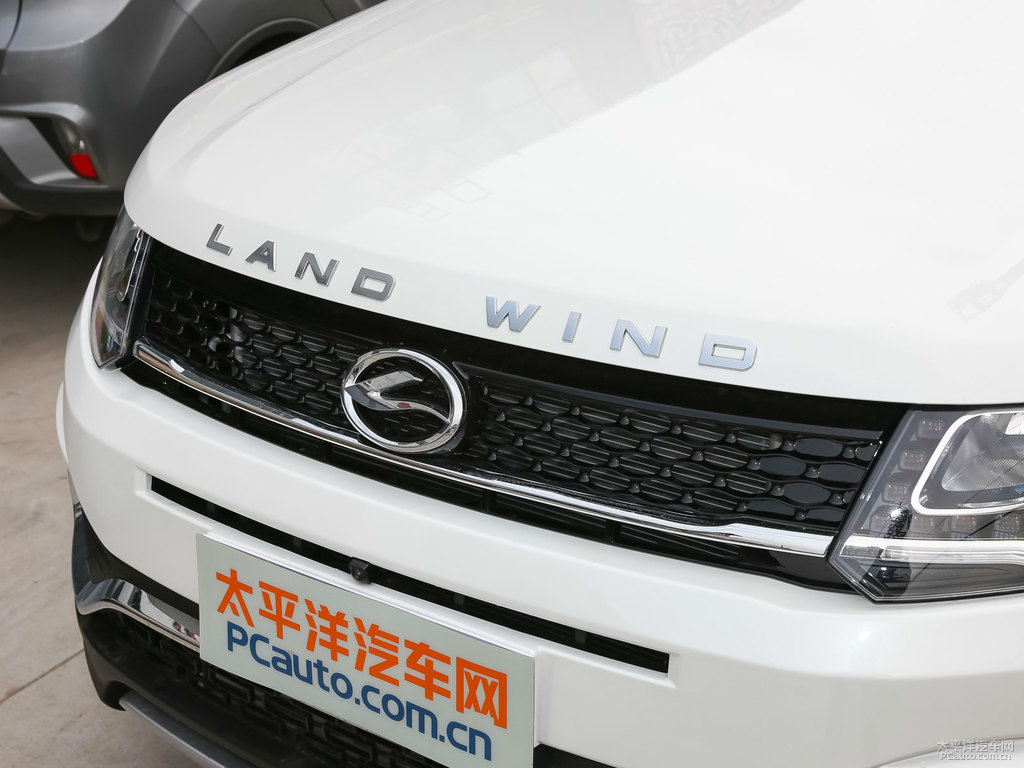 昆侖白陸風(fēng)X7車(chē)頭外觀圖片