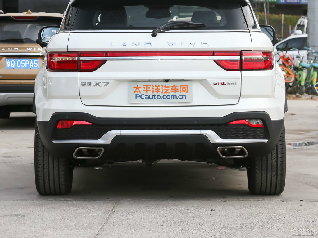 昆侖白陸風X7車尾外觀圖片
