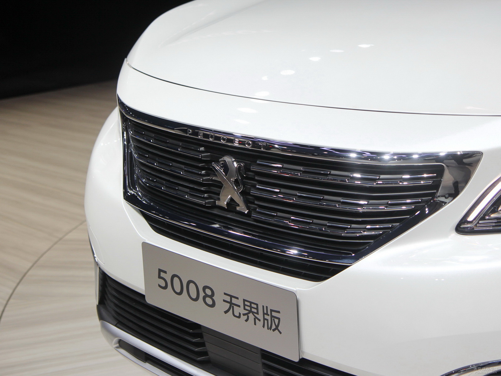 標(biāo)致5008外觀高清大圖