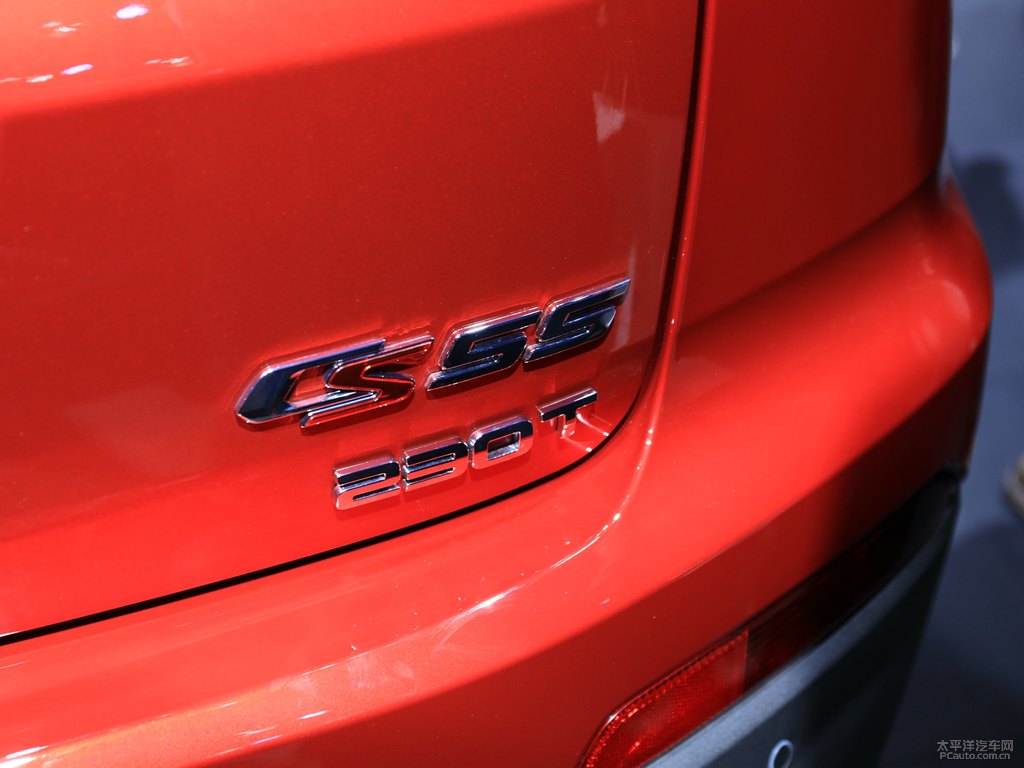 炫動紅長安CS55車尾外觀圖片