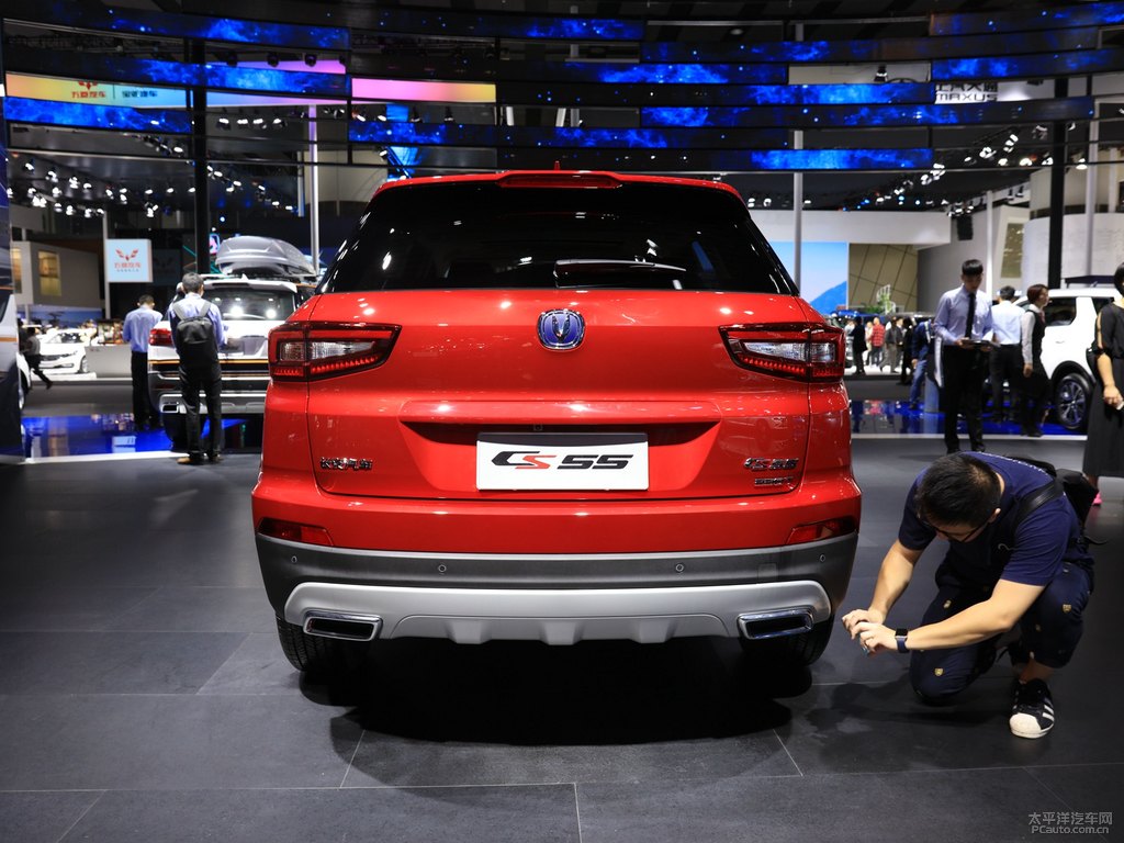 炫動(dòng)紅長(zhǎng)安CS55整車(chē)外觀外觀圖片