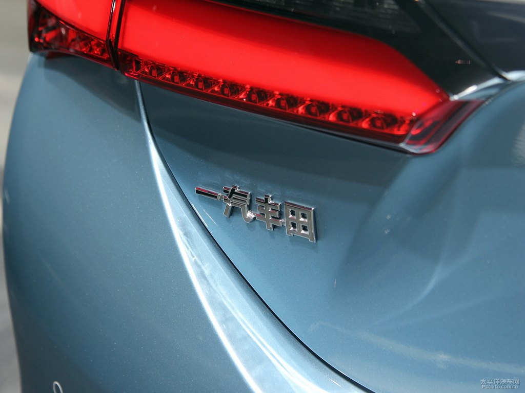 寰宇藍(lán)色卡羅拉車尾外觀圖片