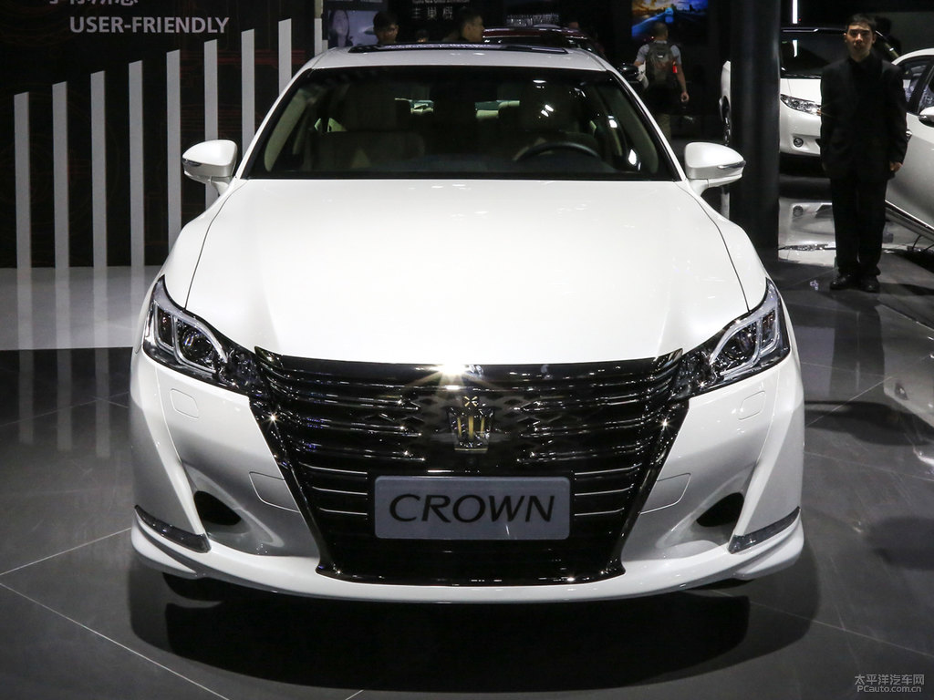 寶石珍珠白皇冠整車外觀外觀圖片