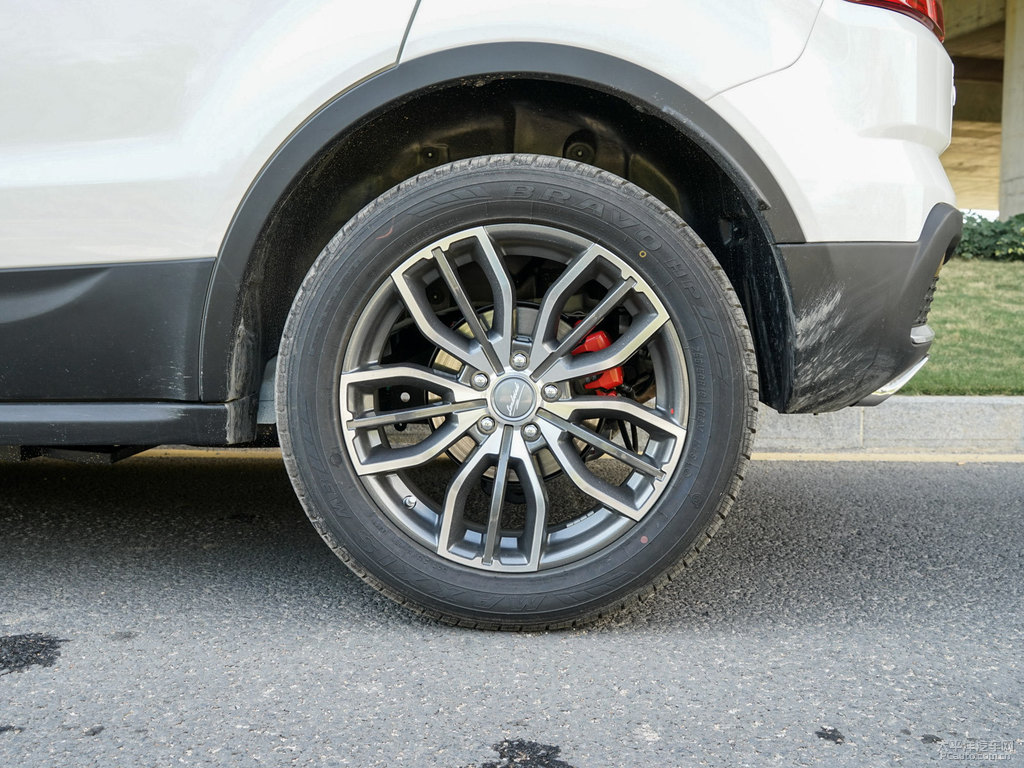 昆侖白陸風X7車身外觀圖片