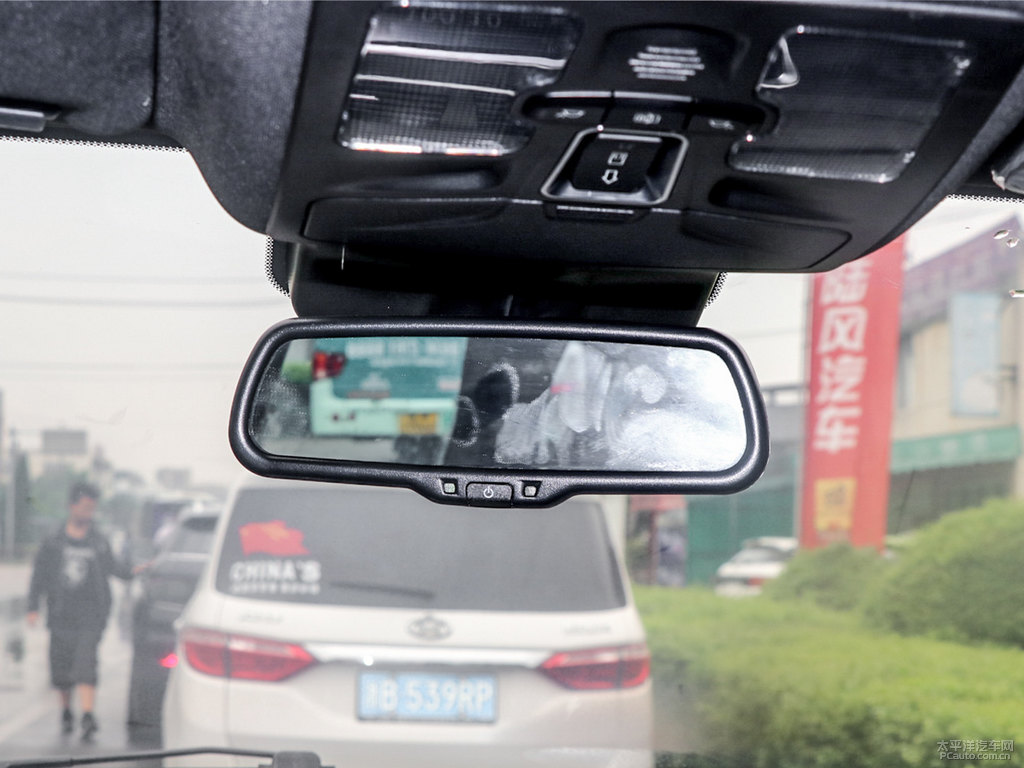 昆侖白陸風X7車廂內飾圖片