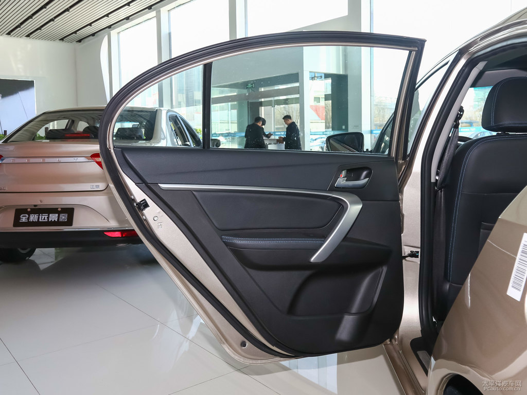 香檳金帝豪新能源車廂內(nèi)飾圖片