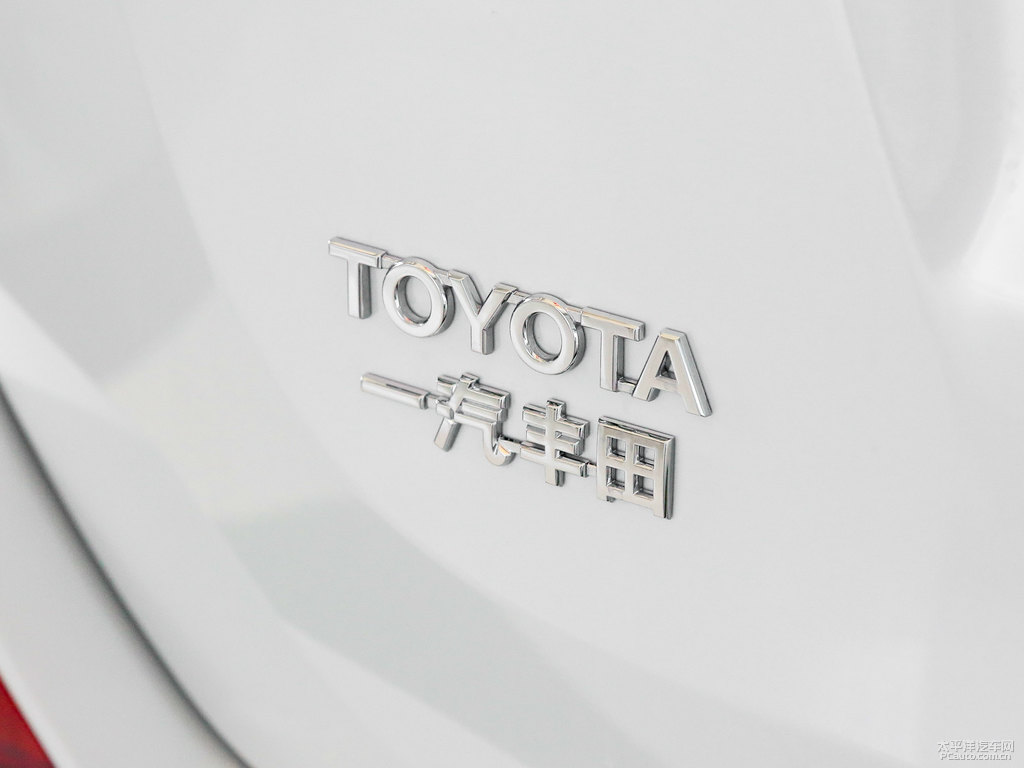 珍珠白R(shí)AV4榮放車(chē)尾外觀圖片