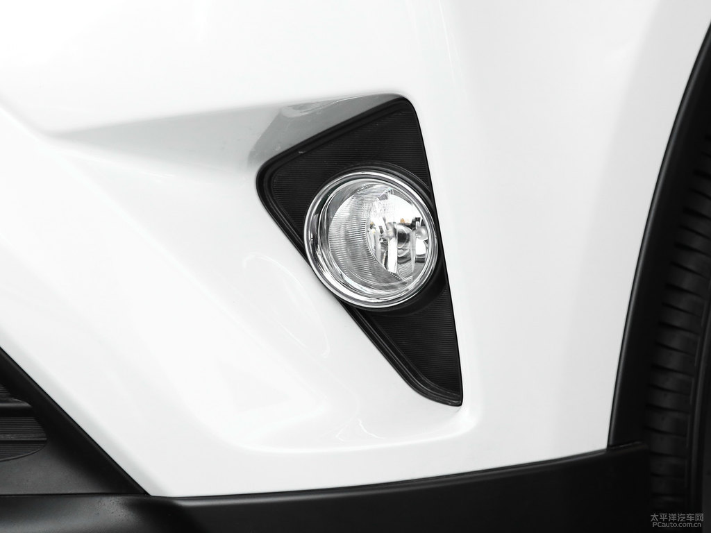 珍珠白RAV4榮放車頭外觀圖片