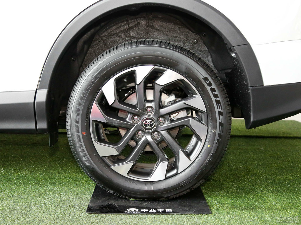 珍珠白RAV4榮放車身外觀圖片