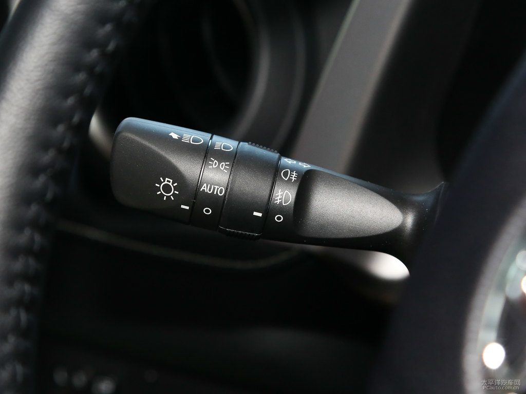 珍珠白RAV4榮放中控內(nèi)飾圖片