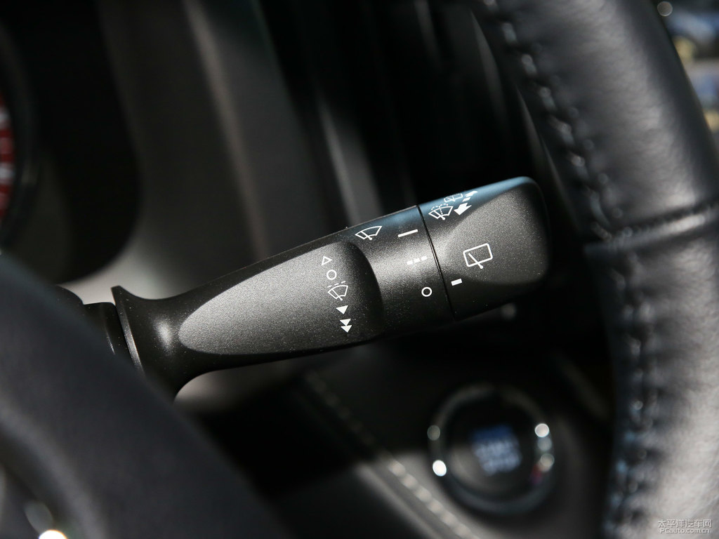 珍珠白RAV4榮放中控內(nèi)飾圖片