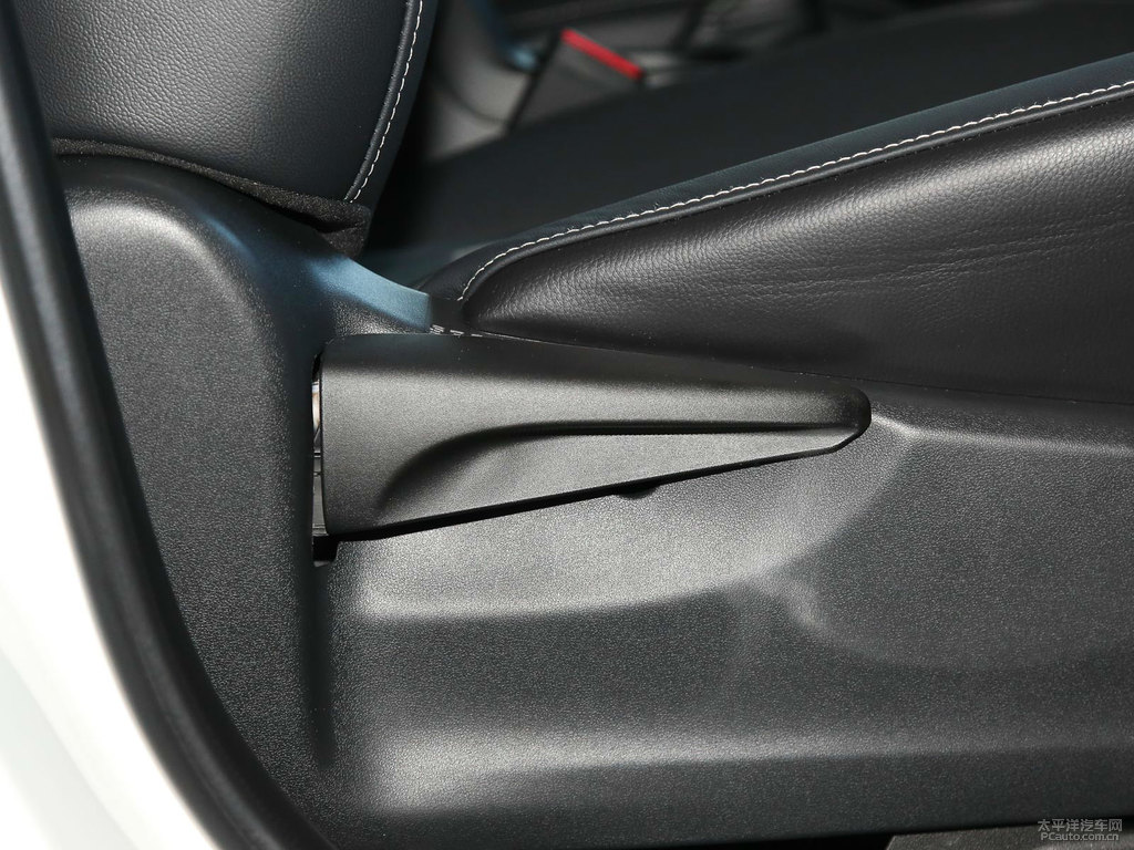 珍珠白RAV4榮放座椅內飾圖片