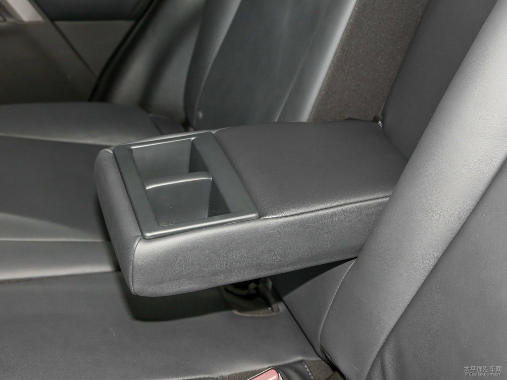 珍珠白RAV4榮放座椅內(nèi)飾圖片
